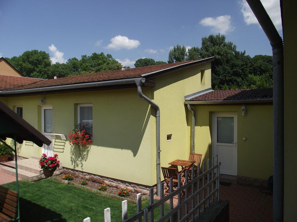 Apartman Kaszas Garden Mosonmagyaróvár Oda fotoğraf