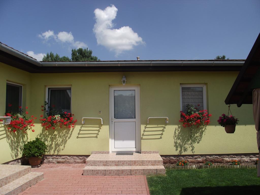 Apartman Kaszas Garden Mosonmagyaróvár Oda fotoğraf