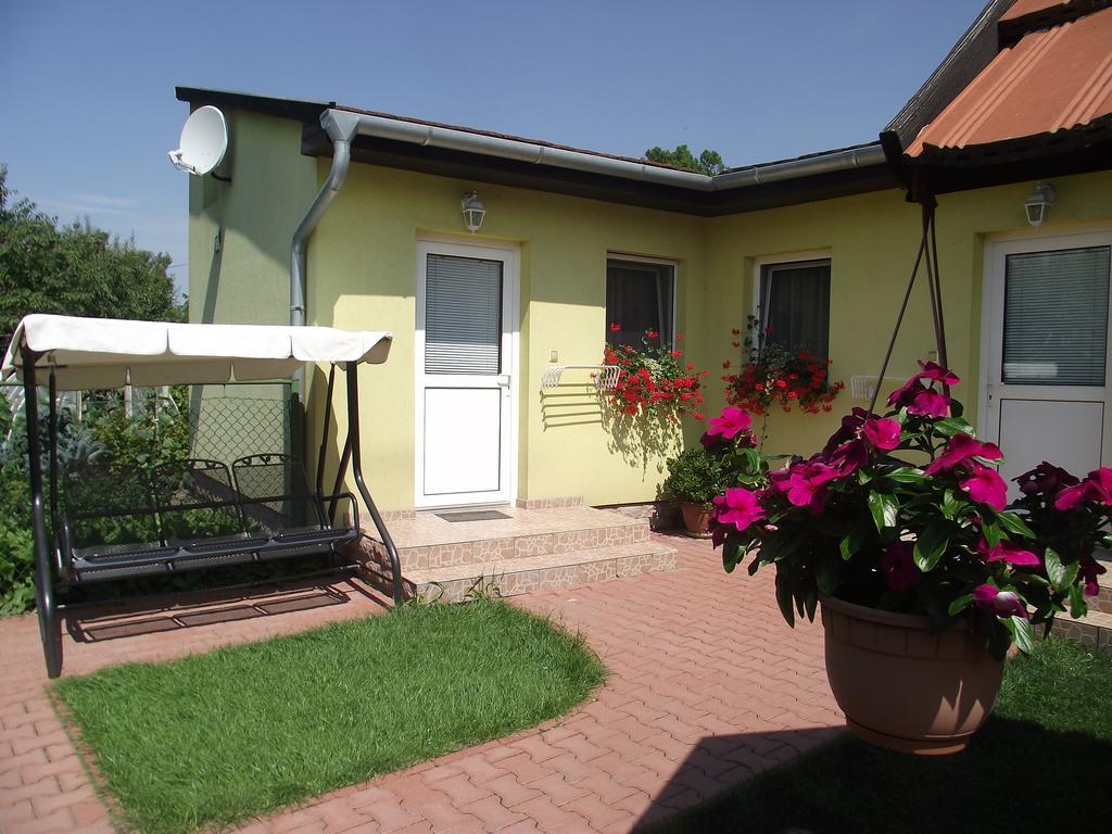 Apartman Kaszas Garden Mosonmagyaróvár Oda fotoğraf